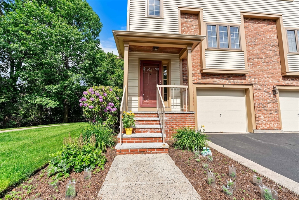 121 Revere St, Canton, Massachusetts, 3 Bedrooms Bedrooms, 6 Rooms Rooms,2.5 BathroomsBathrooms,Residential,For Sale,Revere St,73534993