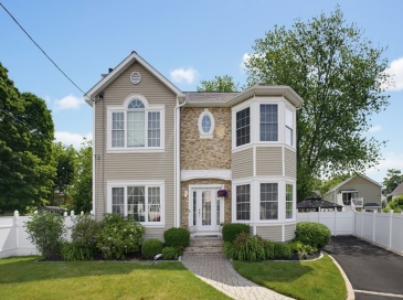 10 Mayhew Slip, Milford, Massachusetts, 4 Bedrooms Bedrooms, 7 Rooms Rooms,2.5 BathroomsBathrooms,Residential,For Sale,Mayhew Slip,73534985