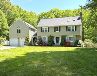 23 Bellstone Dr, Bellingham, Massachusetts, 3 Bedrooms Bedrooms, 11 Rooms Rooms,2.5 BathroomsBathrooms,Residential,For Sale,Bellstone Dr,73534987