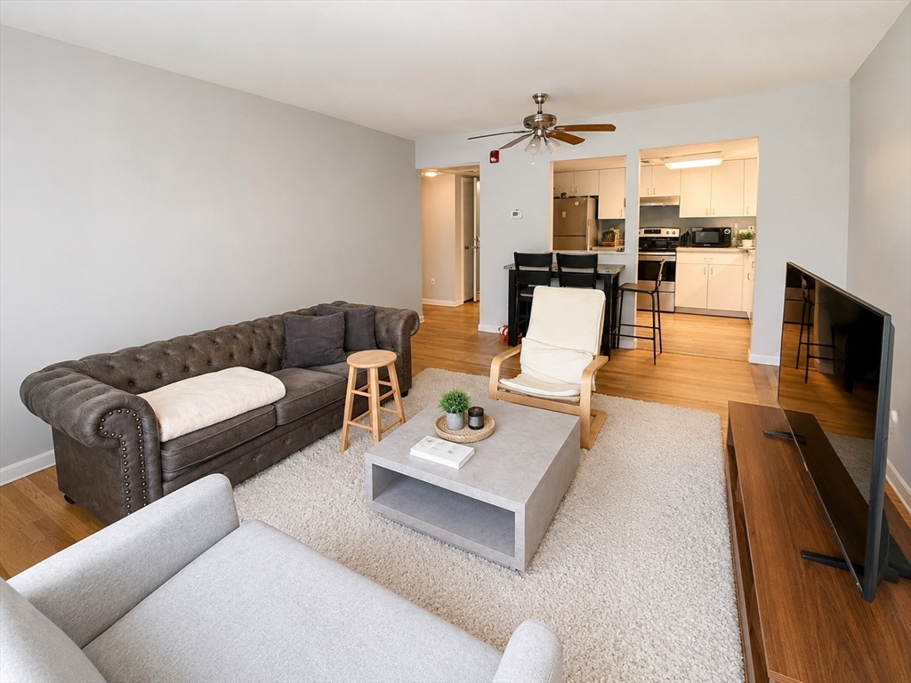 530 Vfw Parkway, Boston, Massachusetts, 2 Bedrooms Bedrooms, 5 Rooms Rooms,1 BathroomBathrooms,Residential Lease,For Rent,Vfw Parkway,73534797