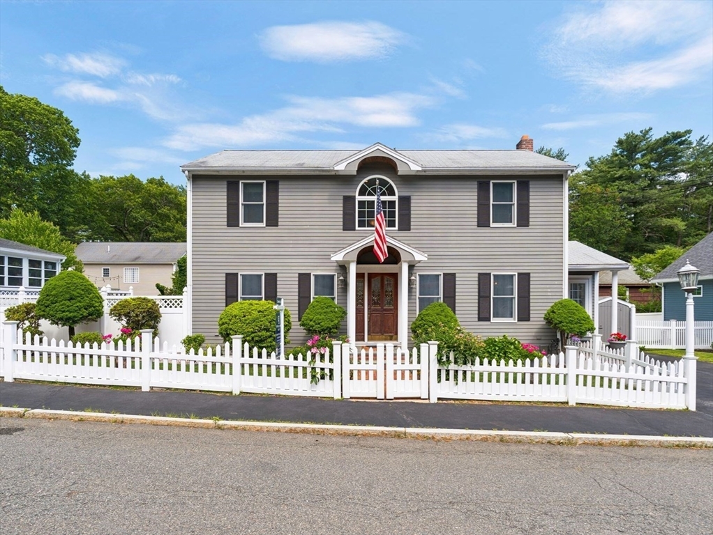 42 Woodland Rd, Wakefield, Massachusetts, 4 Bedrooms Bedrooms, 10 Rooms Rooms,3 BathroomsBathrooms,Residential,For Sale,Woodland Rd,73534699