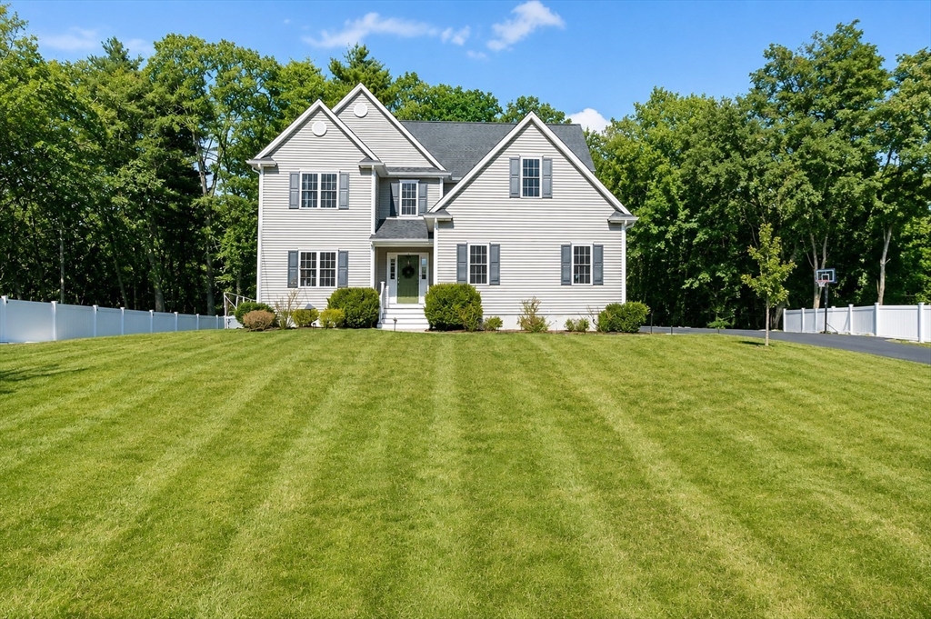 250 Willow St., Mansfield, Massachusetts, 4 Bedrooms Bedrooms, 8 Rooms Rooms,4 BathroomsBathrooms,Residential Lease,For Rent,Willow St.,73535010