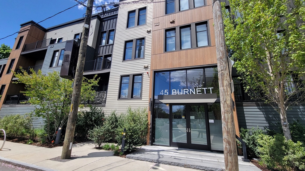 45 Burnett, Boston, Massachusetts, 3 Bedrooms Bedrooms, 5 Rooms Rooms,2 BathroomsBathrooms,Residential Lease,For Rent,Burnett,73534808