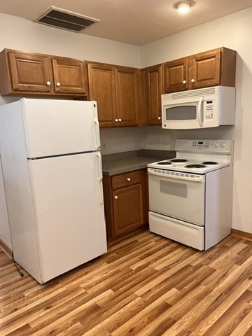 1 Rhubena St, Framingham, Massachusetts, 2 Bedrooms Bedrooms, 5 Rooms Rooms,1 BathroomBathrooms,Residential Lease,For Rent,Rhubena St,73535020