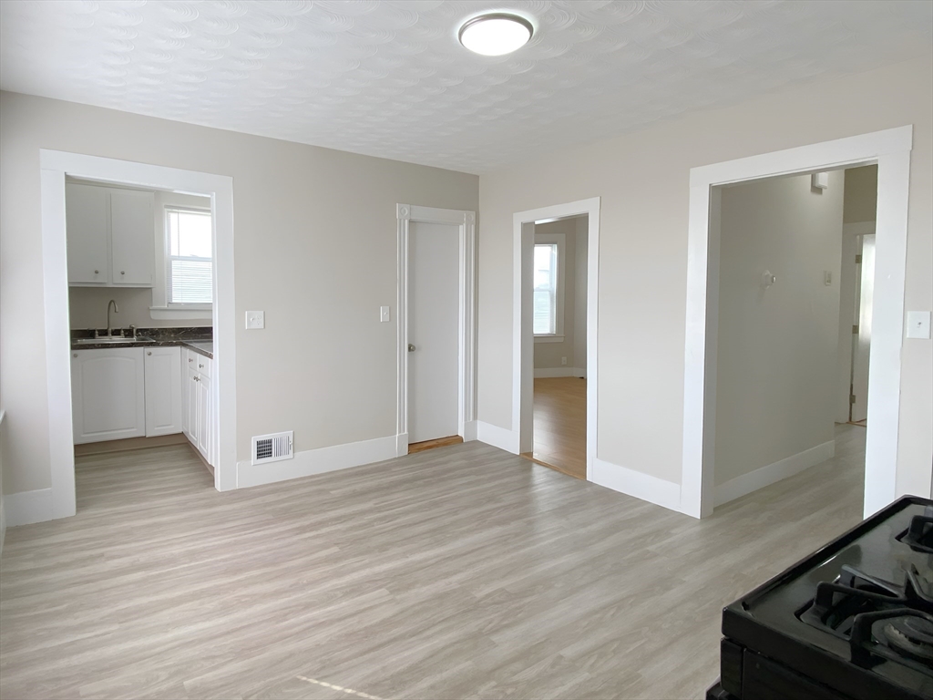 73 Campbell Avenue, Revere, Massachusetts, 2 Bedrooms Bedrooms, 3 Rooms Rooms,1 BathroomBathrooms,Residential Lease,For Rent,Campbell Avenue,73534826