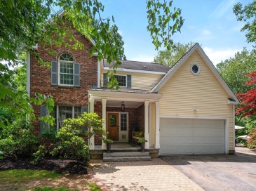 18 Wood Street, Southborough, Massachusetts, 4 Bedrooms Bedrooms, 9 Rooms Rooms,3.5 BathroomsBathrooms,Residential,For Sale,Wood Street,73535012