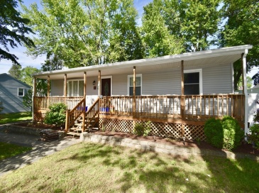 3 Vineland Ave, East Longmeadow, Massachusetts, 3 Bedrooms Bedrooms, 6 Rooms Rooms,1 BathroomBathrooms,Residential,For Sale,Vineland Ave,73534806