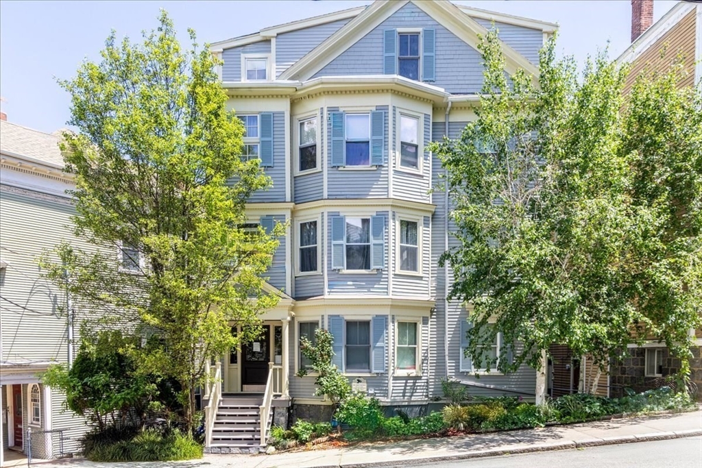142 Calumet Street, Boston, Massachusetts, 14 Bedrooms Bedrooms, 23 Rooms Rooms,4.5 BathroomsBathrooms,Residential Income,For Sale,Calumet Street,73534665