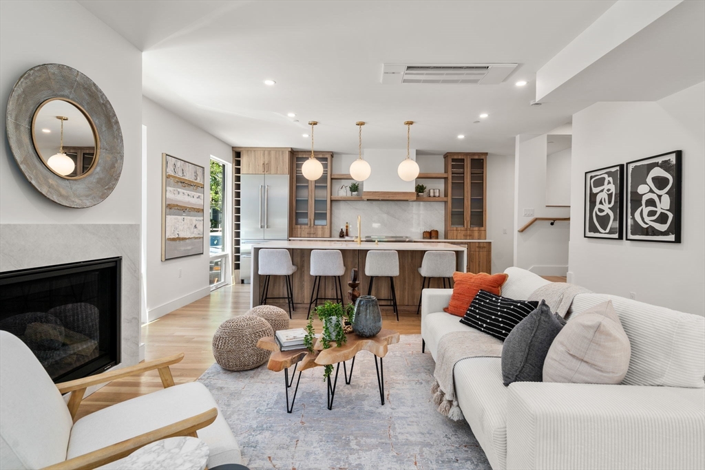 24 Wendell, Cambridge, Massachusetts, 3 Bedrooms Bedrooms, 5 Rooms Rooms,3.5 BathroomsBathrooms,Residential,For Sale,Wendell,73534832