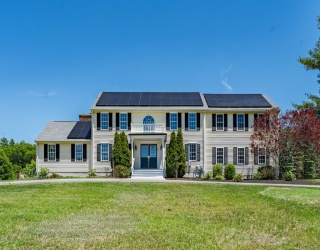 27 Charles Ave, Uxbridge, Massachusetts, 4 Bedrooms Bedrooms, 9 Rooms Rooms,3.5 BathroomsBathrooms,Residential,For Sale,Charles Ave,73534726