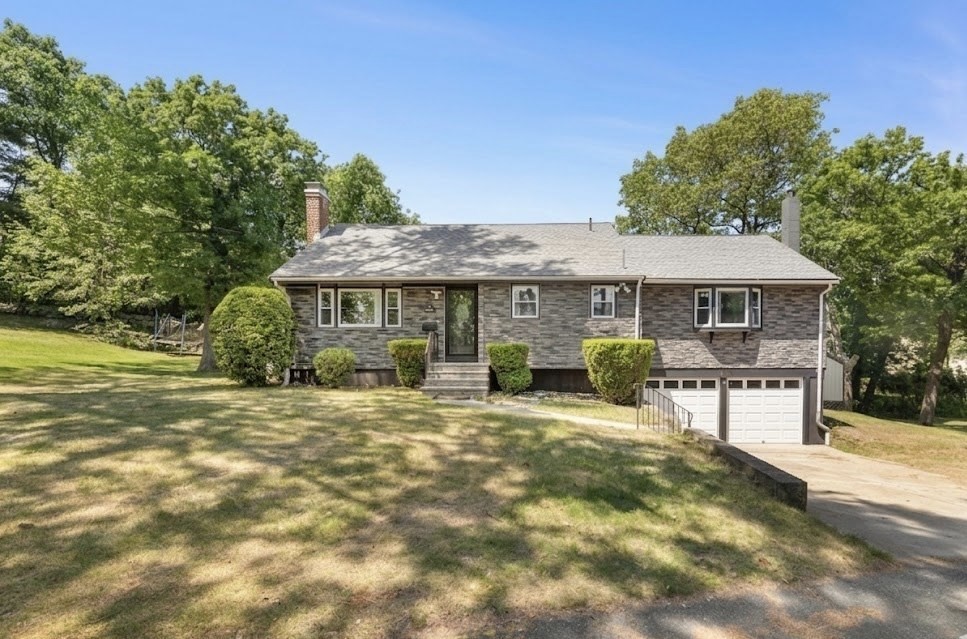 4 Haddad Ave, Randolph, Massachusetts, 3 Bedrooms Bedrooms, 6 Rooms Rooms,2 BathroomsBathrooms,Residential,For Sale,Haddad Ave,73534836