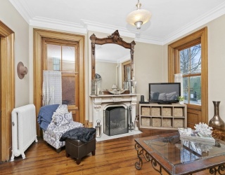 22 Monument Square, Boston, Massachusetts, 1 Bedroom Bedrooms, 3 Rooms Rooms,1 BathroomBathrooms,Residential Lease,For Rent,Monument Square,73534857