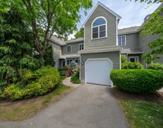 281 Bishops Forest Drive, Waltham, Massachusetts, 3 Bedrooms Bedrooms, 7 Rooms Rooms,3.5 BathroomsBathrooms,Residential,For Sale,Bishops Forest Drive,73534864
