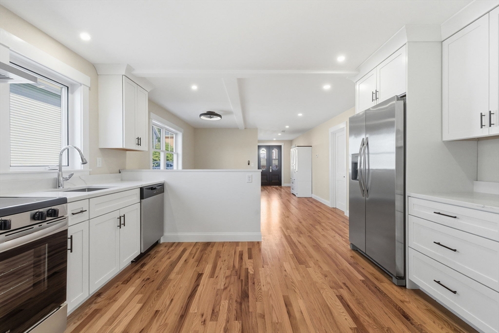 20 Beacon St, Gloucester, Massachusetts, 2 Bedrooms Bedrooms, 6 Rooms Rooms,1 BathroomBathrooms,Residential Lease,For Rent,Beacon St,73504000