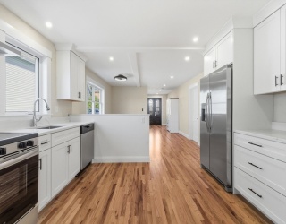 20 Beacon St, Gloucester, Massachusetts, 2 Bedrooms Bedrooms, 6 Rooms Rooms,1 BathroomBathrooms,Residential Lease,For Rent,Beacon St,73504000