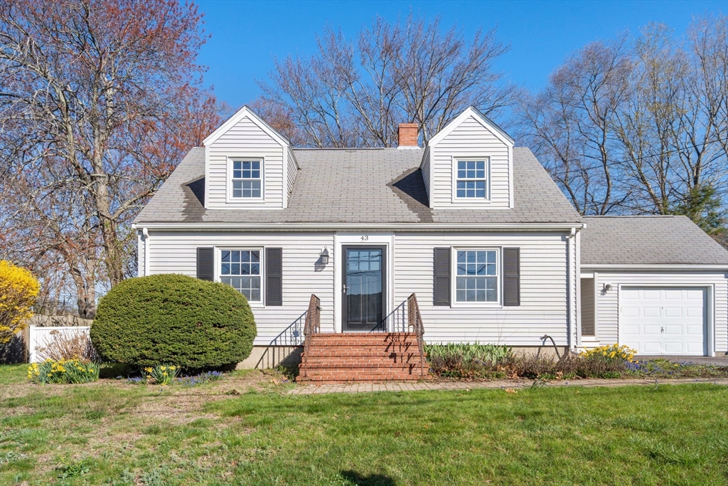 43 3rd St, Norwood, Massachusetts, 2 Bedrooms Bedrooms, 5 Rooms Rooms,1 BathroomBathrooms,Residential,For Sale,3rd St,73505547