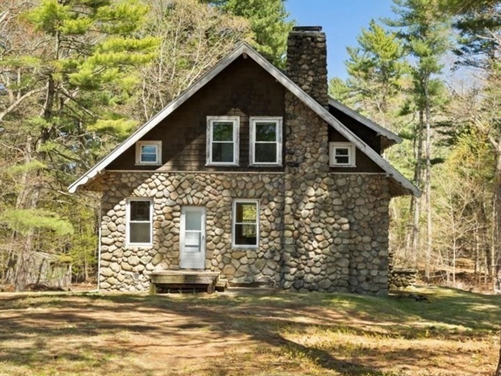 876 Plymouth St, East Bridgewater, Massachusetts, 3 Bedrooms Bedrooms, 5 Rooms Rooms,1 BathroomBathrooms,Residential,For Sale,Plymouth St,73508378