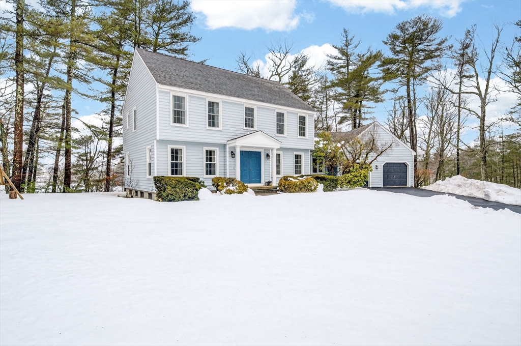 170 Lake Ridge Dr, Taunton, Massachusetts, 3 Bedrooms Bedrooms, 8 Rooms Rooms,2.5 BathroomsBathrooms,Residential,For Sale,Lake Ridge Dr,73484084