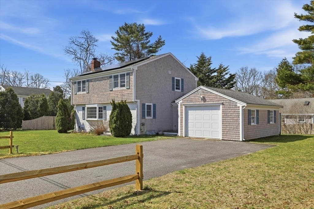 31 Ice House Rd, Yarmouth, Massachusetts, 3 Bedrooms Bedrooms, 6 Rooms Rooms,2.5 BathroomsBathrooms,Residential,For Sale,Ice House Rd,73503219