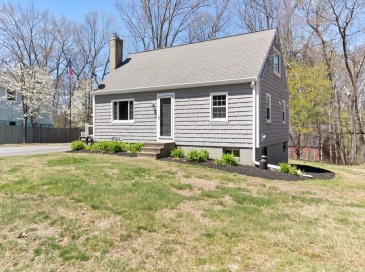 6 Ashcroft Cir, Groveland, Massachusetts, 4 Bedrooms Bedrooms, 8 Rooms Rooms,2 BathroomsBathrooms,Residential,For Sale,Ashcroft Cir,73510060