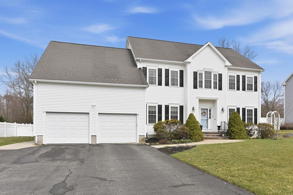 35 Paddock Drive, Plainville, Massachusetts, 5 Bedrooms Bedrooms, 11 Rooms Rooms,3.5 BathroomsBathrooms,Residential,For Sale,Paddock Drive,73496929