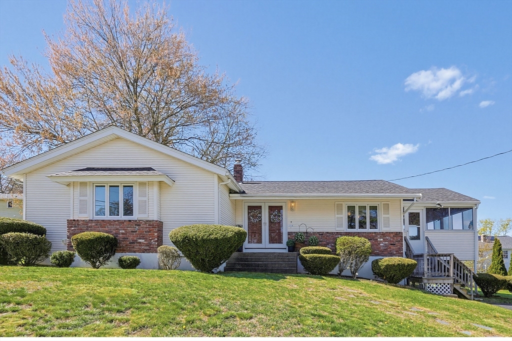 3 Sunnyside Ln, Milford, Massachusetts, 3 Bedrooms Bedrooms, 7 Rooms Rooms,1 BathroomBathrooms,Residential,For Sale,Sunnyside Ln,73509060