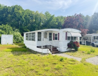 38 Hickory Road, Taunton, Massachusetts, 2 Bedrooms Bedrooms, 4 Rooms Rooms,1 BathroomBathrooms,Residential,For Sale,Hickory Road,73534662