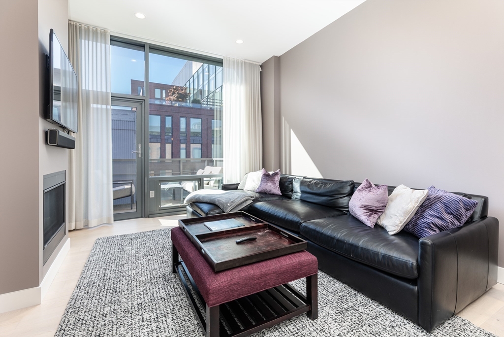 32 Traveler St, Boston, Massachusetts, 1 Bedroom Bedrooms, 3 Rooms Rooms,1 BathroomBathrooms,Residential Lease,For Rent,Traveler St,73534646