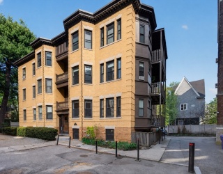 17 Park Vale, Brookline, Massachusetts, 3 Bedrooms Bedrooms, 5 Rooms Rooms,1 BathroomBathrooms,Residential Lease,For Rent,Park Vale,73534899