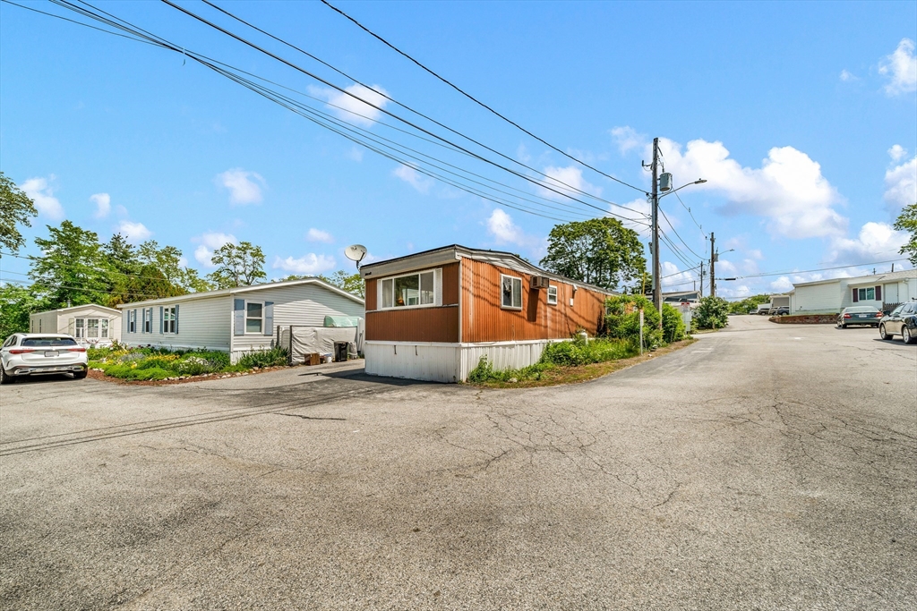 154 Newbury St, Peabody, Massachusetts, 3 Bedrooms Bedrooms, 6 Rooms Rooms,1 BathroomBathrooms,Residential,For Sale,Newbury St,73534666