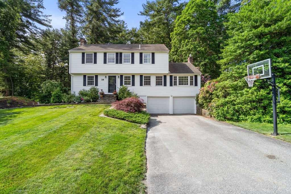 18 Hearthstone Cir, Wayland, Massachusetts, 4 Bedrooms Bedrooms, 9 Rooms Rooms,3 BathroomsBathrooms,Residential,For Sale,Hearthstone Cir,73534669