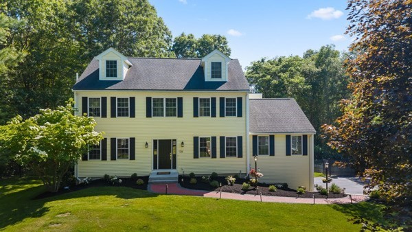 128 Memorial Dr, Shrewsbury, Massachusetts, 4 Bedrooms Bedrooms, 8 Rooms Rooms,2.5 BathroomsBathrooms,Residential,For Sale,Memorial Dr,73534612