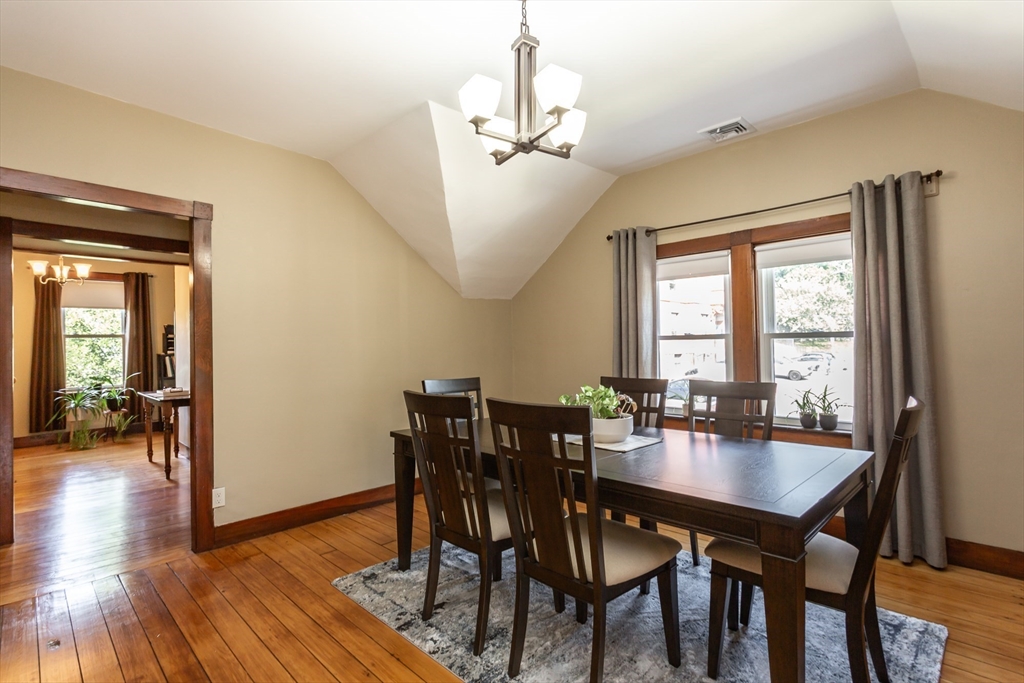 256 Maple St, Fall River, Massachusetts, 1 Bedroom Bedrooms, 6 Rooms Rooms,1 BathroomBathrooms,Residential Lease,For Rent,Maple St,73534713