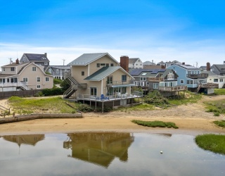 6 24th St, Newbury, Massachusetts, 4 Bedrooms Bedrooms, 7 Rooms Rooms,2.5 BathroomsBathrooms,Residential,For Sale,24th St,73534897