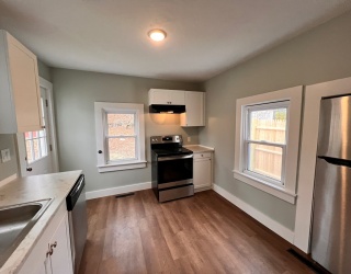 400 Court St, Plymouth, Massachusetts, 2 Bedrooms Bedrooms, 4 Rooms Rooms,1 BathroomBathrooms,Residential Lease,For Rent,Court St,73534724