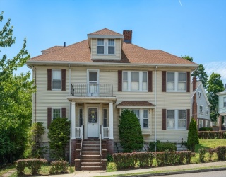 68 Maplewood Street, Watertown, Massachusetts, 2 Bedrooms Bedrooms, 6 Rooms Rooms,1 BathroomBathrooms,Residential Lease,For Rent,Maplewood Street,73534734