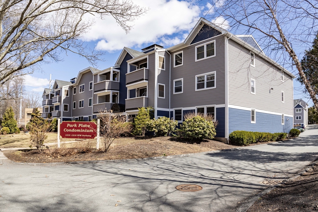 1210 Vfw Parkway, Boston, Massachusetts, 2 Bedrooms Bedrooms, 4 Rooms Rooms,2 BathroomsBathrooms,Residential,For Sale,Vfw Parkway,73488942