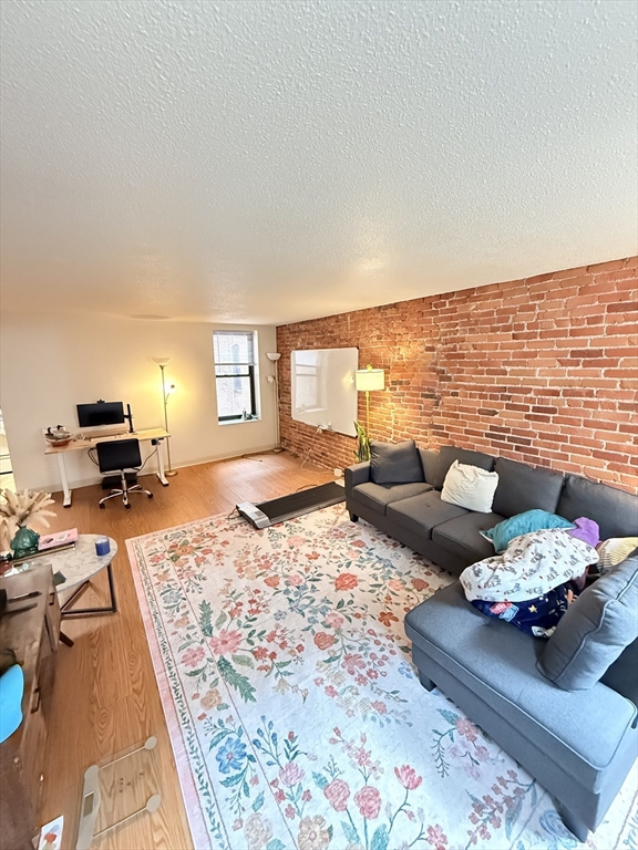 66 Westland Avenue, Boston, Massachusetts, 2 Bedrooms Bedrooms, 5 Rooms Rooms,1 BathroomBathrooms,Residential Lease,For Rent,Westland Avenue,73534756