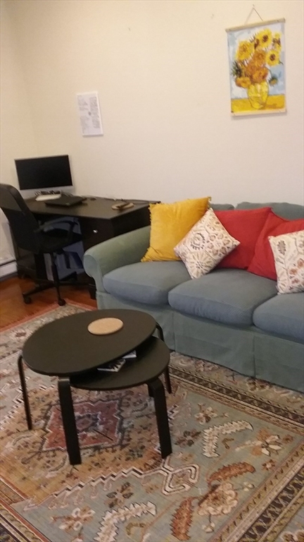 1672 Beacon St, Brookline, Massachusetts, 2 Bedrooms Bedrooms, 4 Rooms Rooms,1 BathroomBathrooms,Residential Lease,For Rent,Beacon St,73534920