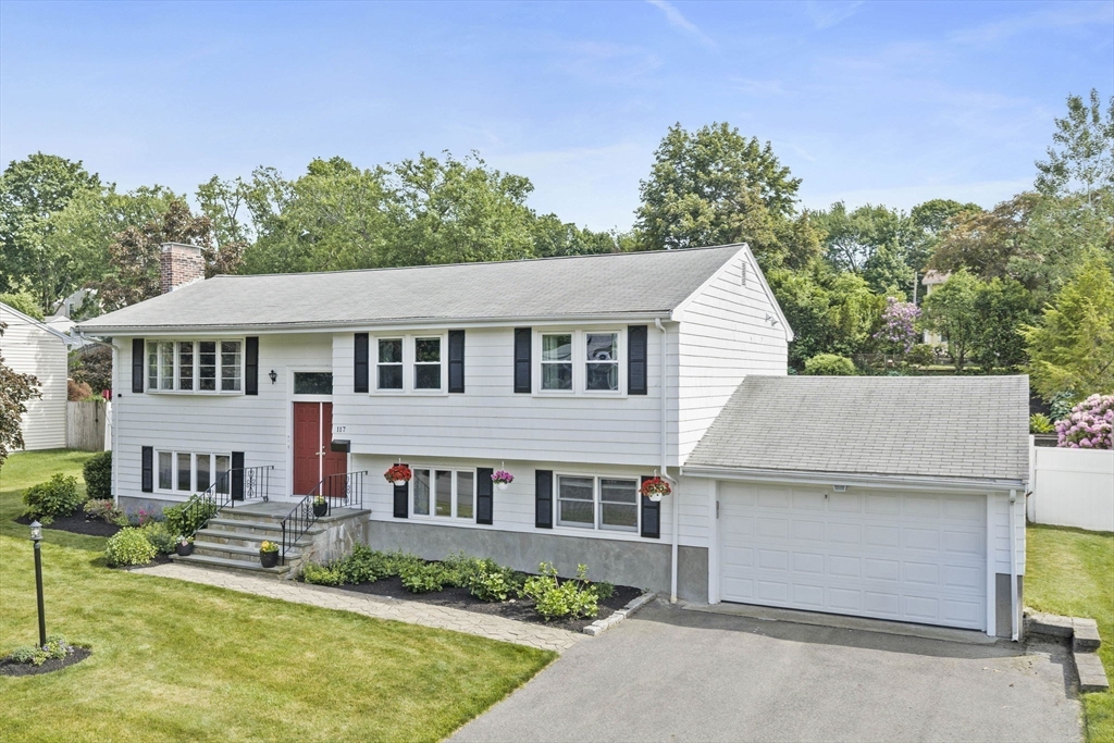 117 Alida Road, Braintree, Massachusetts, 4 Bedrooms Bedrooms, 11 Rooms Rooms,2 BathroomsBathrooms,Residential,For Sale,Alida Road,73534663