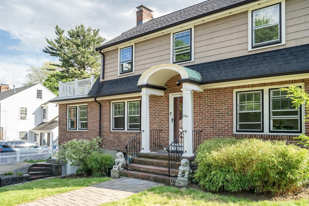 284 Lake St, Belmont, Massachusetts, 3 Bedrooms Bedrooms, 11 Rooms Rooms,3.5 BathroomsBathrooms,Residential,For Sale,Lake St,73526534