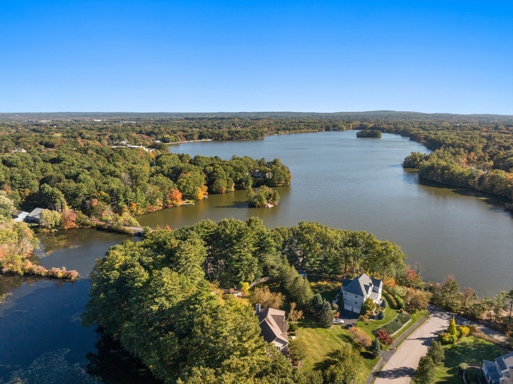7 Pettee's Pond Lane, Walpole, Massachusetts, 4 Bedrooms Bedrooms, 11 Rooms Rooms,4.5 BathroomsBathrooms,Residential,For Sale,Pettee's Pond Lane,73497934