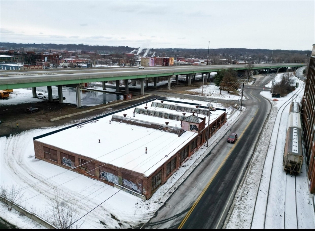 89 South St, Holyoke, Massachusetts, ,Commercial Lease,For Rent,South St,73535119