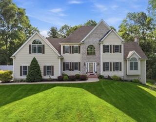 74 Whipple Brook Road, Wrentham, Massachusetts, 5 Bedrooms Bedrooms, 12 Rooms Rooms,3.5 BathroomsBathrooms,Residential,For Sale,Whipple Brook Road,73534793