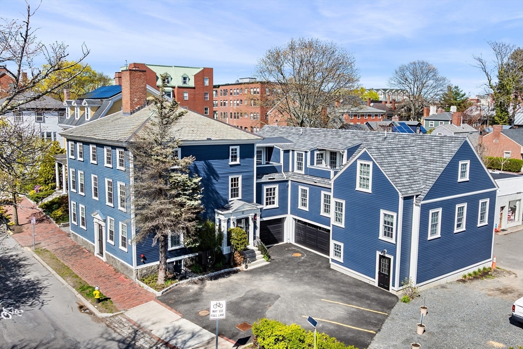 23 Summer Street, Salem, Massachusetts, 2 Bedrooms Bedrooms, 4 Rooms Rooms,1 BathroomBathrooms,Residential,For Sale,Summer Street,73534877