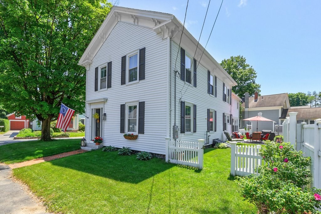 11 High St, West Brookfield, Massachusetts, 3 Bedrooms Bedrooms, 9 Rooms Rooms,2 BathroomsBathrooms,Residential,For Sale,High St,73534551