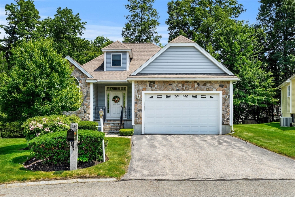 14 Rebecca Way, Methuen, Massachusetts, 2 Bedrooms Bedrooms, 6 Rooms Rooms,2 BathroomsBathrooms,Residential,For Sale,Rebecca Way,73534807
