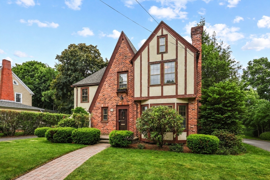 19 Harwich Road, Longmeadow, Massachusetts, 5 Bedrooms Bedrooms, 8 Rooms Rooms,2.5 BathroomsBathrooms,Residential,For Sale,Harwich Road,73534879