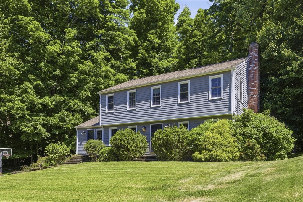 233 Franklin Rd, Longmeadow, Massachusetts, 3 Bedrooms Bedrooms, 7 Rooms Rooms,2.5 BathroomsBathrooms,Residential,For Sale,Franklin Rd,73529812