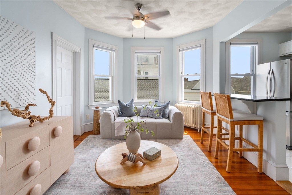 53 Trident Ave, Winthrop, Massachusetts, 2 Bedrooms Bedrooms, 3 Rooms Rooms,1 BathroomBathrooms,Residential,For Sale,Trident Ave,73534695